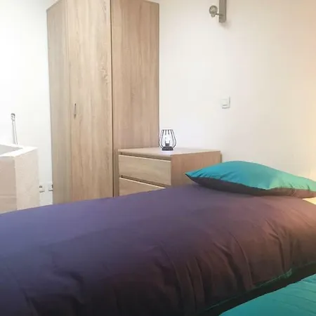 J1 Residencebnb Confortfrejus Les Pieds Dans L'eau Appartement